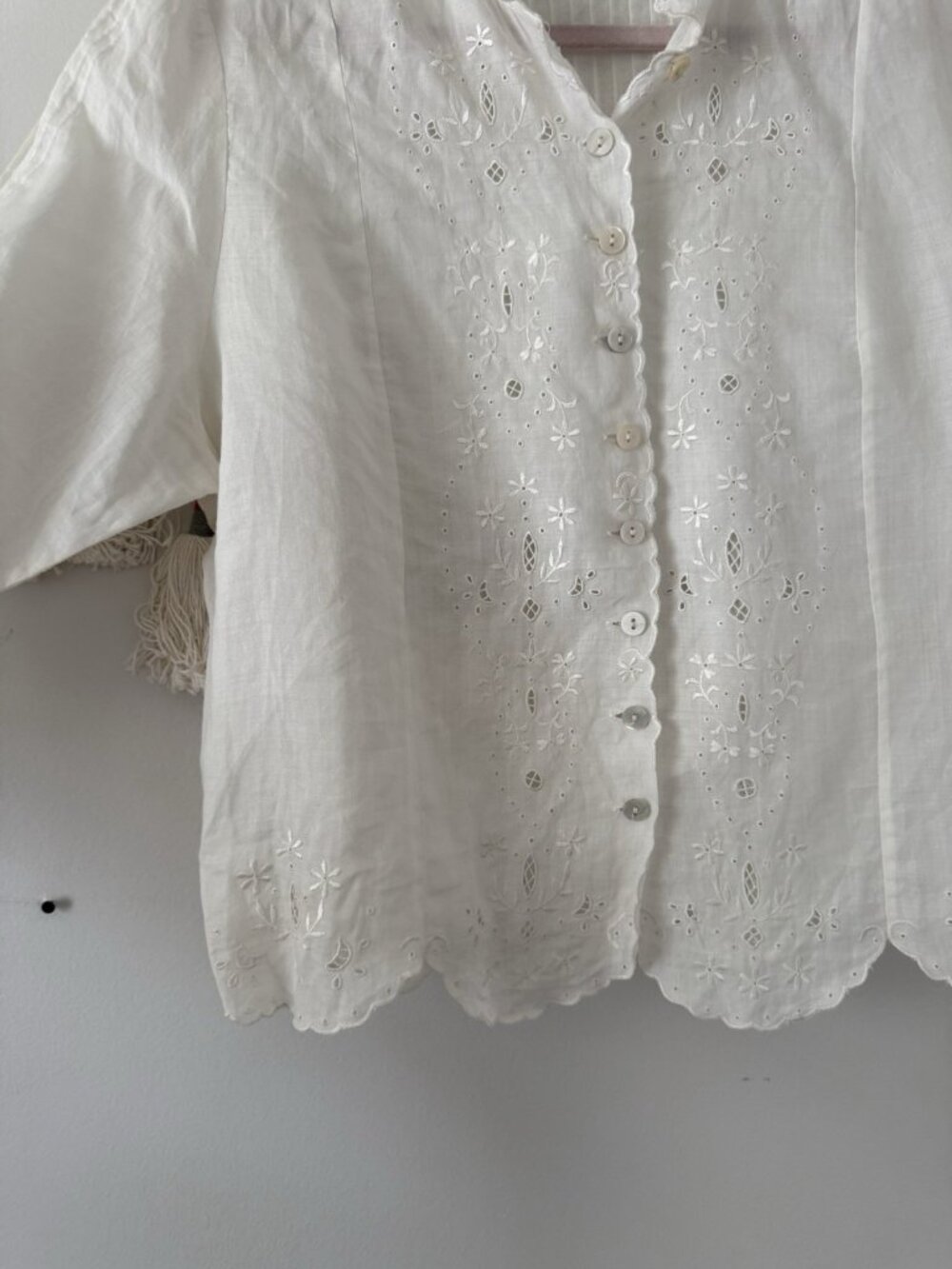 Vintage Cabi 100% Linen Eyelet Embroidered Button Down Top Delicate Cottage XL - Picture 4 of 11
